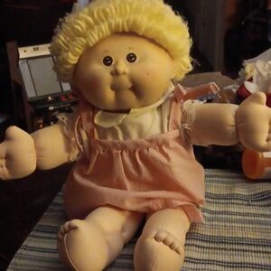 🟢 Cabbage Patch Doll with Short Curly Hair